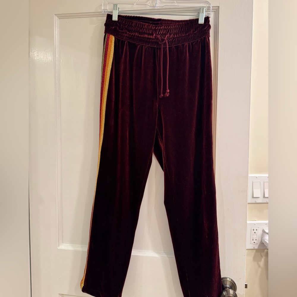 MOTHER The Lounger Velvet Track Pants in Rich Burgundy